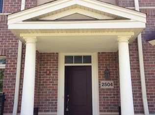 2504 Waterbury Ln, Buffalo Grove, IL 60089