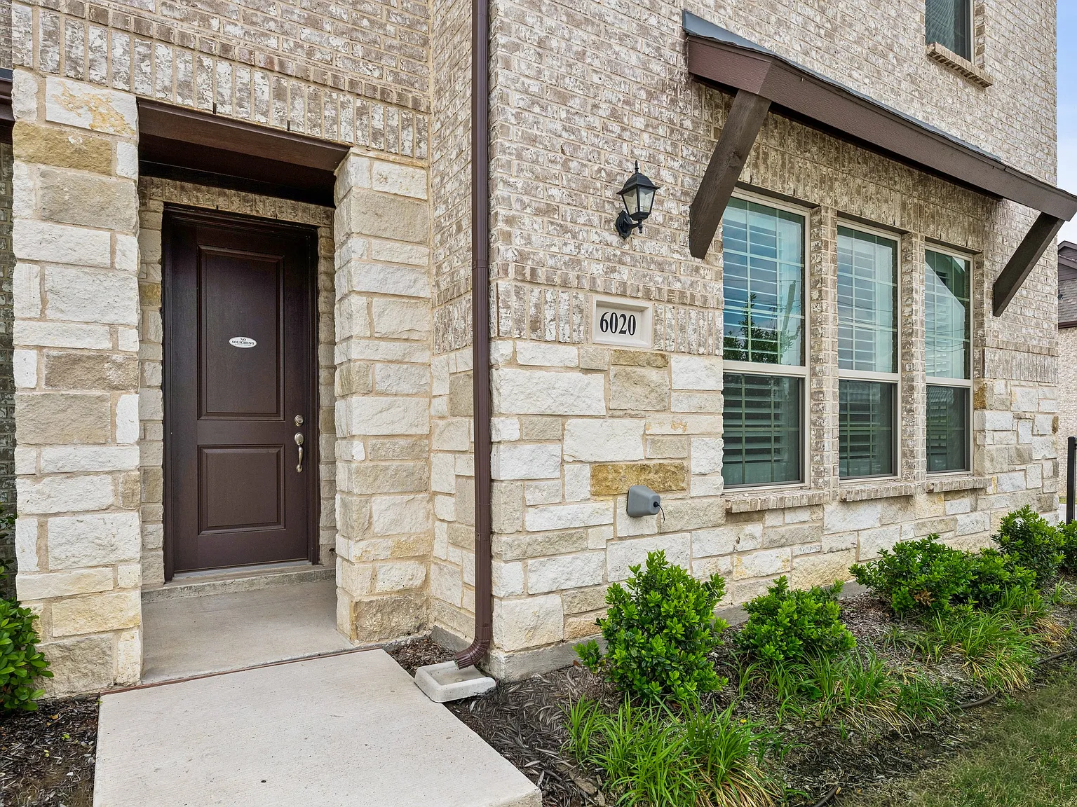 3 bed, 2260 sqft, $2,700 — Photo 3