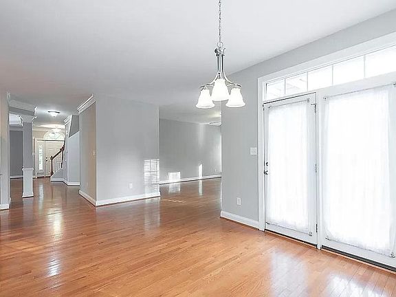 4th image of 6105 Stone Bluff Dr