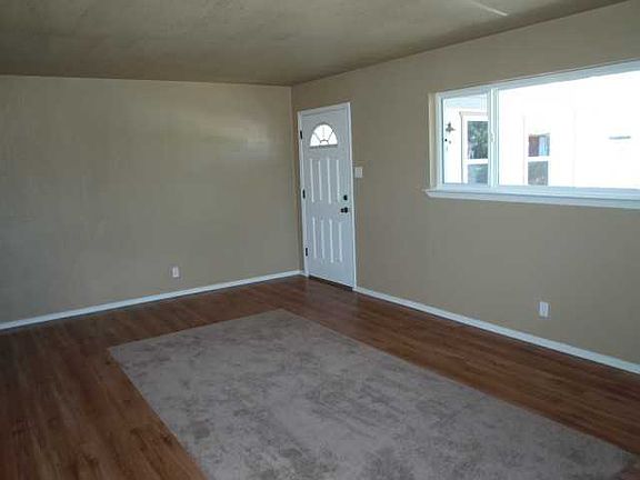 5th image of 3209 Killarney St
