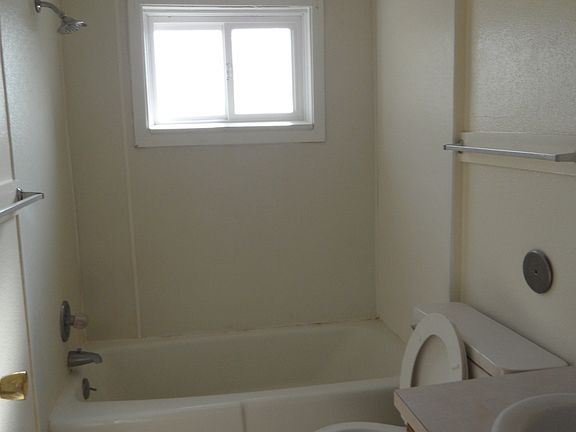 5th image of 715 Beaufort St #A