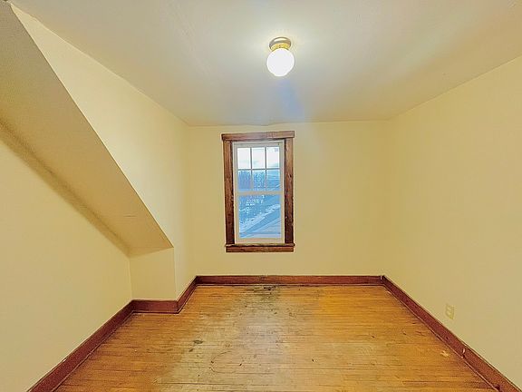 2nd image of 293 S Winooski Ave