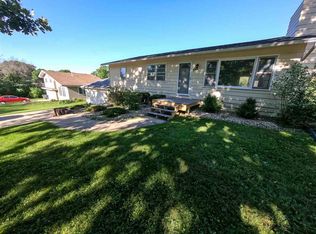 128 Spieker Rd, Waterloo, IA 50701