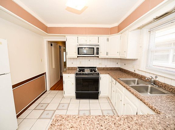 5th image of 4047 N Olcott Ave