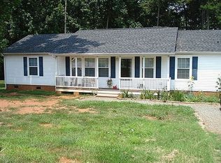 1016 Candlewood Cir, Siler City, NC 27344