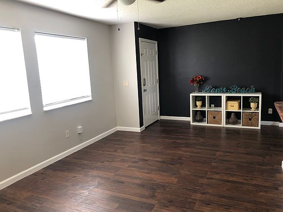 3rd image of 7430 Villas Oak Ct