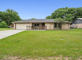 7048 Allyn Dr, Azle, TX 76020