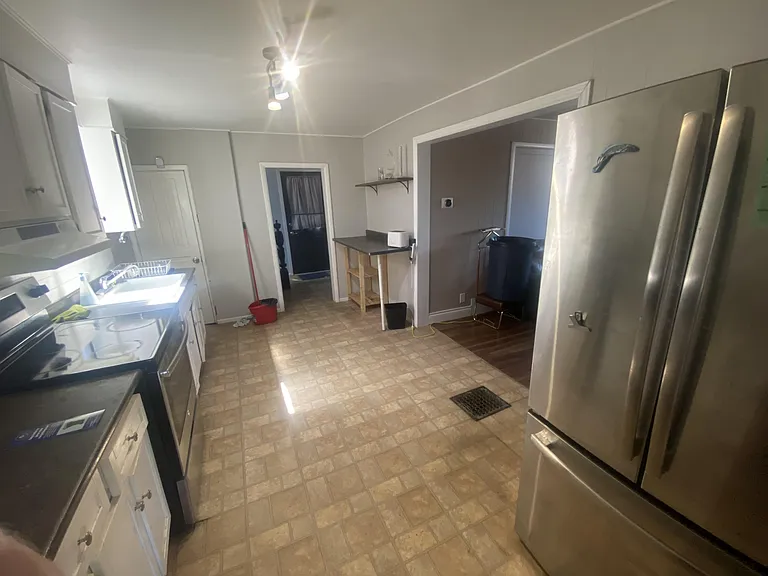 242 Archibald St N — Photo 8