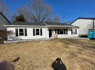 16 Iris Ln, Newark, DE 19702