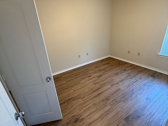 4th image of 109 S Tower St #105