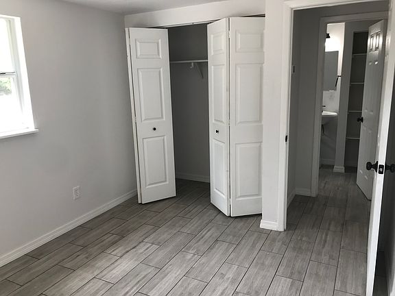 4th image of 11309 Oak Dr