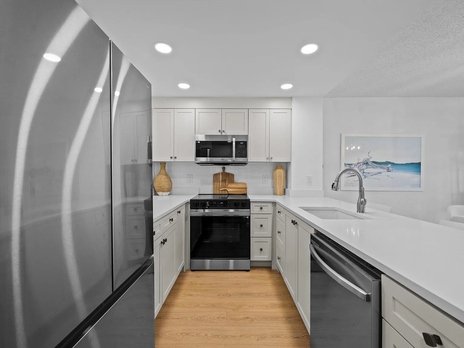 2 bed, 2.0 bath, 983 sqft, $4,700 — Photo 2