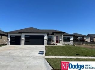 2748 S Creek Rd, Lincoln, NE 68516