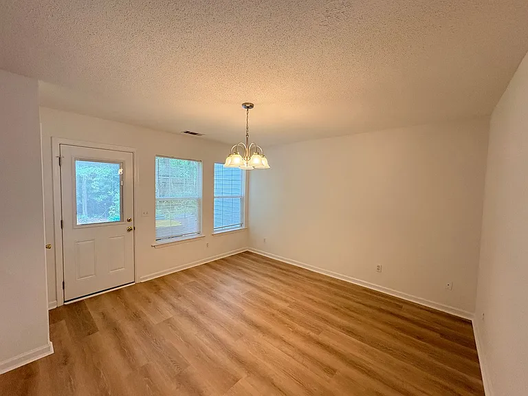 390 Gardners Cir — Photo 14