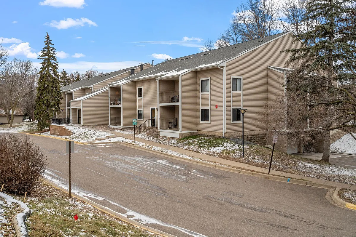 Building Photo - 4151 Boone Ave N #203