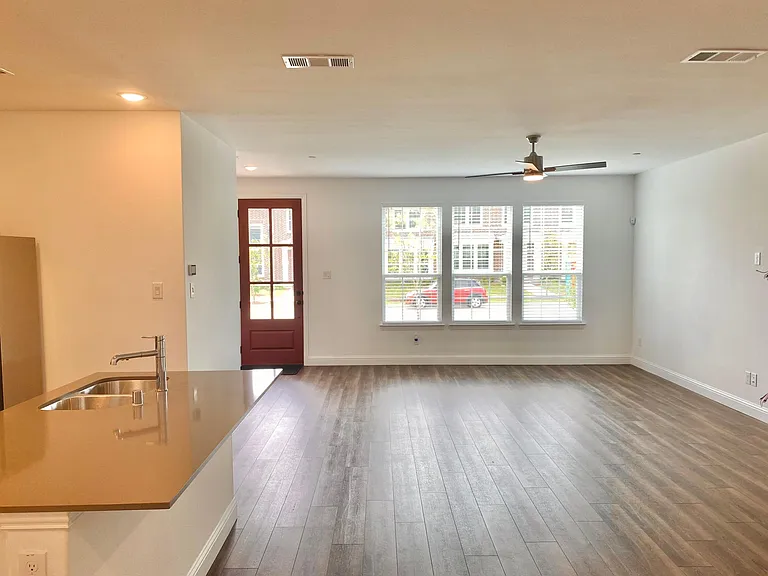 12954 Leopold Trl — Photo 6