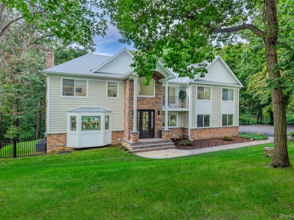 5 Buena Vista Road, Port Jefferson, NY 11777