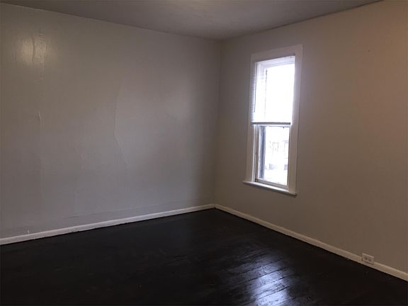 Another view of living/bedrooom
