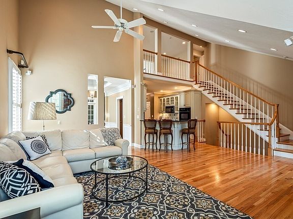 4th image of 1 Carriage Hill Cir #1
