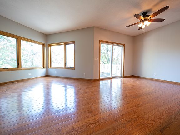 5th image of 3279 Charleston Dr