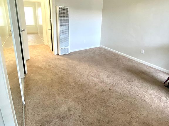 4th image of 1559 N Hill Ave #25