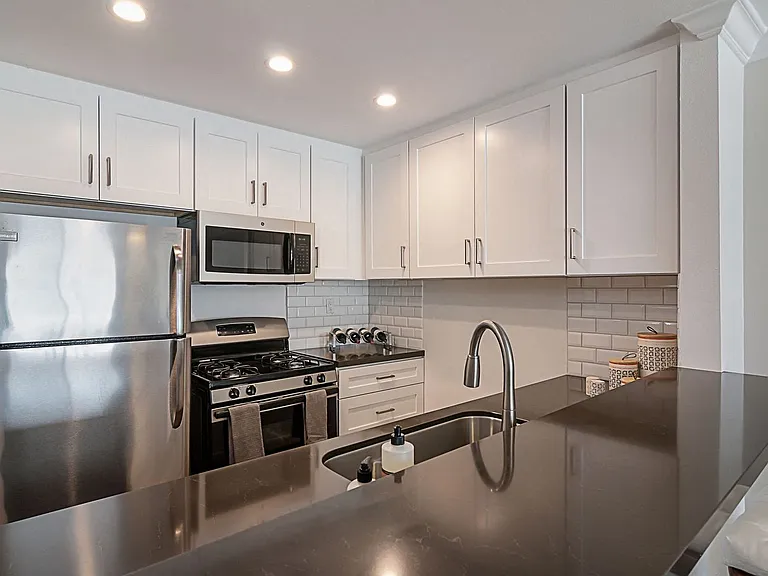 3700 Sepulveda Apartments — Photo 14