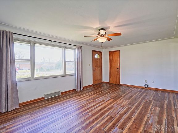5th image of 2469 Rollingview Ave