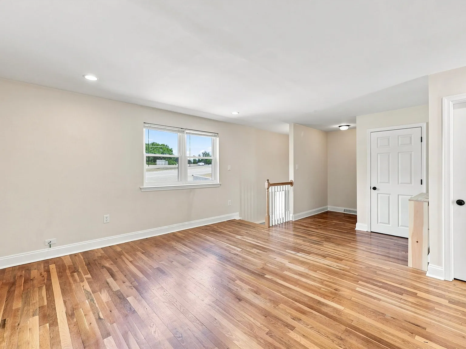 3 bed, 1.5 bath, $2,850 — Photo 2