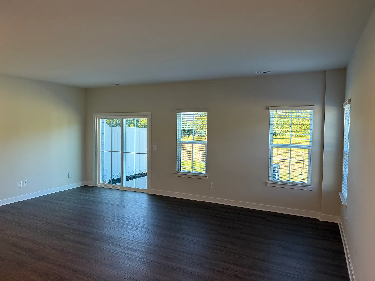 3 bed, 2.5 bath, 1750 sqft, $2,200 — Photo 4