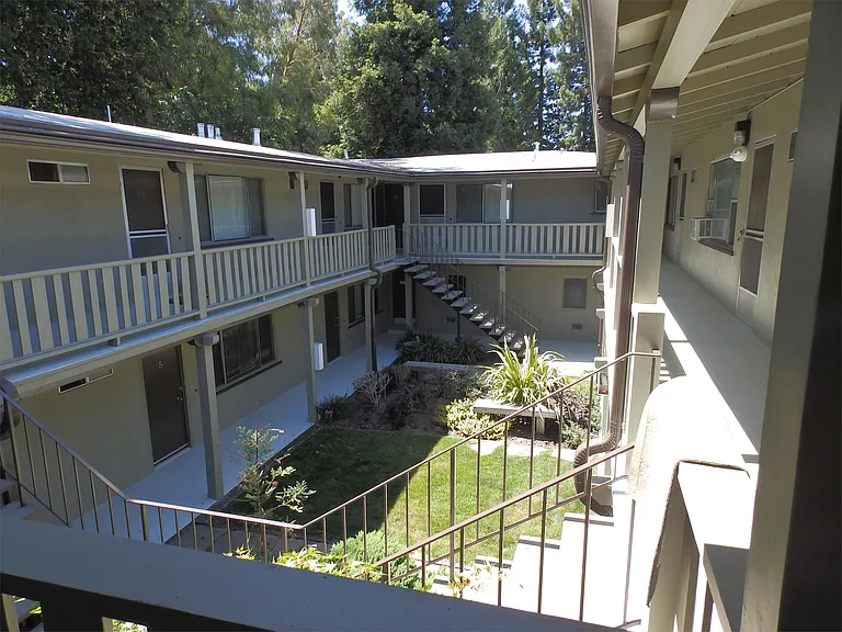 80 Lafayette Cir #2 — Photo 9