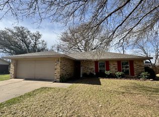 404 Carroll Ave, Ennis, TX 75119