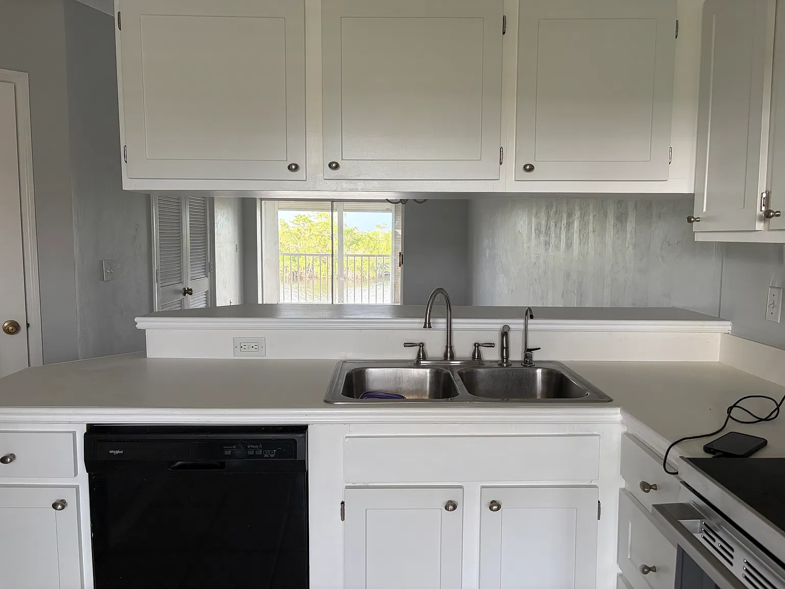 2 bed, 813 sqft, $2,040 — Photo 2