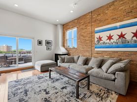1541 N Milwaukee Ave, Chicago, IL