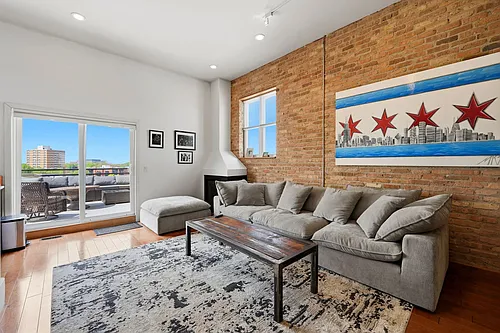 1541 N Milwaukee Ave #ID1354356P Photo 1