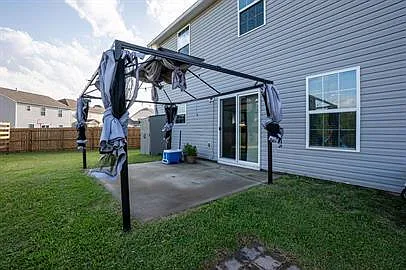 5 bed, 3.0 bath, 2335 sqft, $2,100 — Photo 4