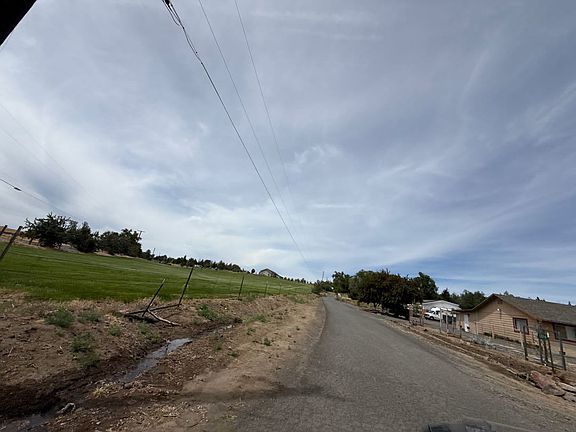 5th image of 1048 SW Colfax Ln