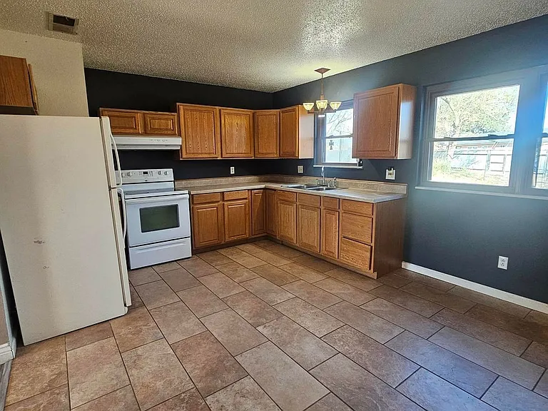 129 Tucker Cir — Photo 3