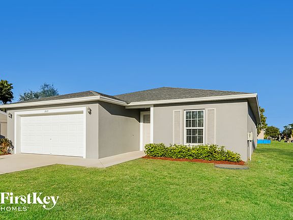 3rd image of 1809 SW Cameo Blvd