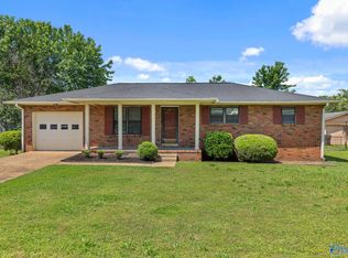 210 Larkwood Dr SW, Decatur, AL 35601