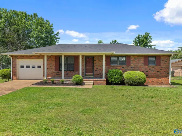 210 Larkwood Dr SW, Decatur, AL 35601