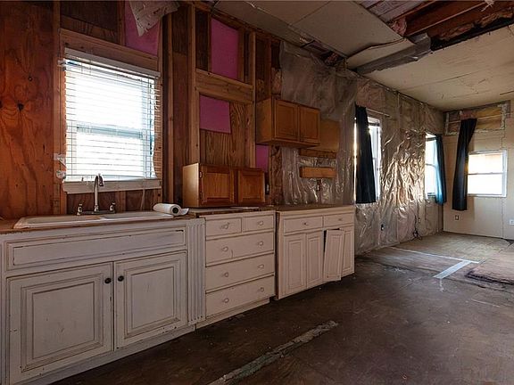 5th image of 5043 Chestnut Ave