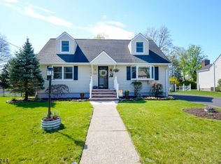 520 Riverview Rd, Pompton Lakes, NJ 07442