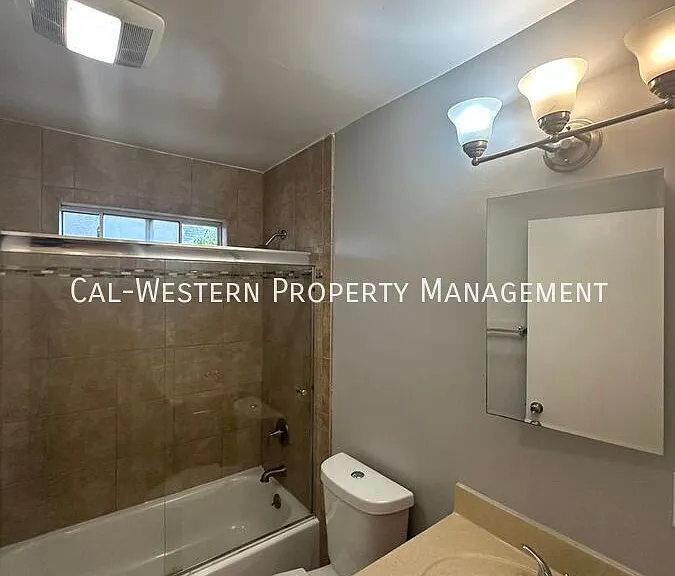 250 Palo Alto Ave #1 — Photo 17