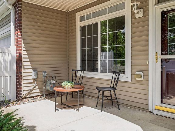 4th image of 114 River Woods Dr W
