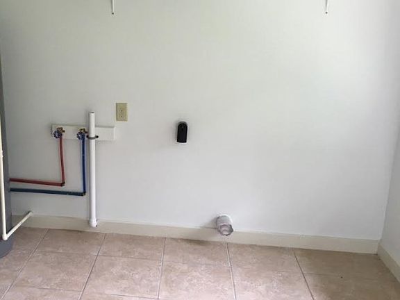 4th image of 4381 Bayou Dr