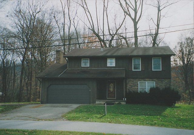1st image of 140 Oak St