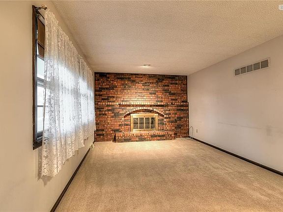 3rd image of 810 Platte Ave