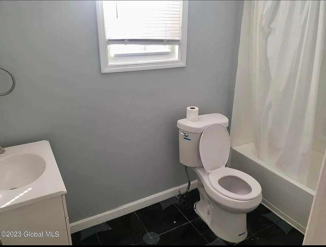 2 bed, 800 sqft, $1,550 — Photo 1