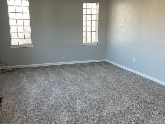 3rd image of 2950 Garfield Blvd #A