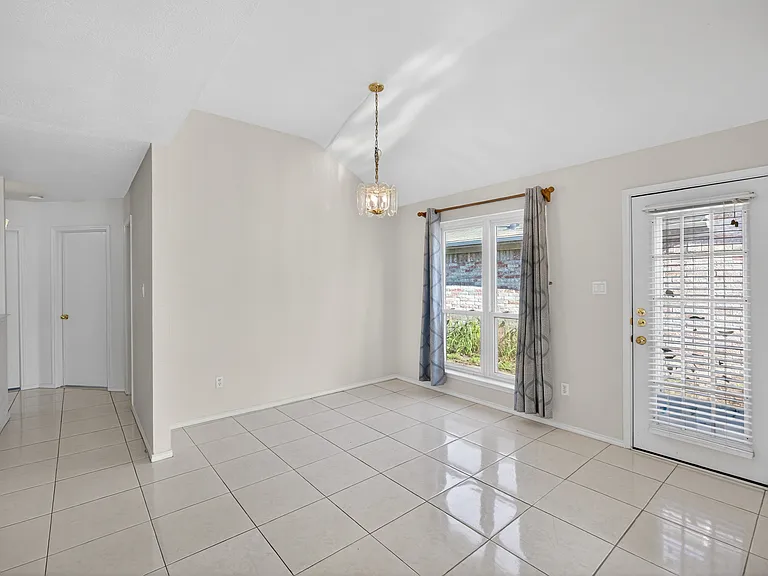 7016 Snowivy Ct — Photo 8